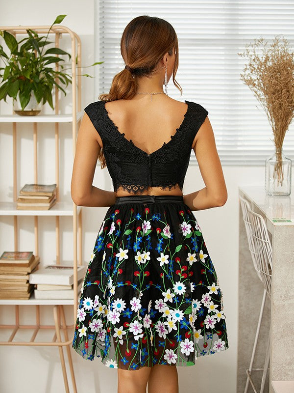 A-line elegant princess style lace V-neck sleeveless knee length dress